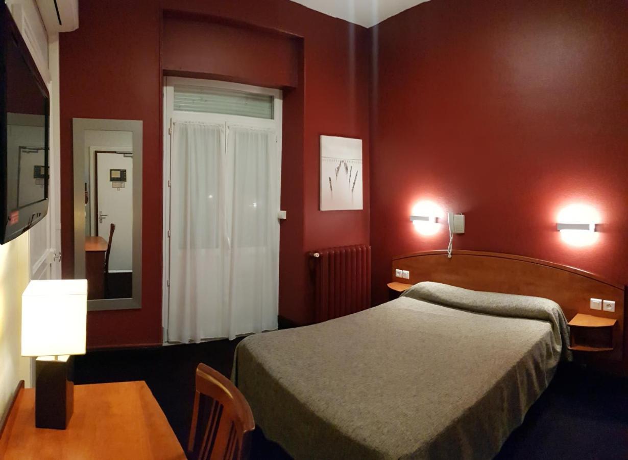 Hotel De La Paix Oloron-Sainte-Marie Eksteriør billede