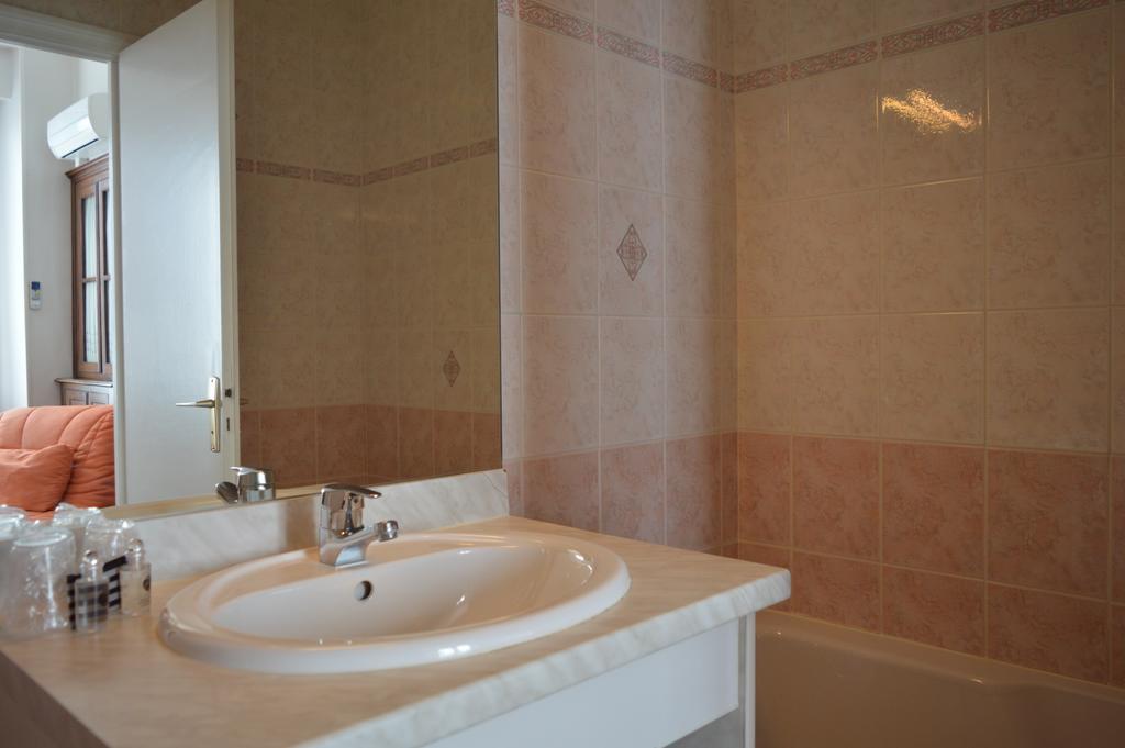 Hotel De La Paix Oloron-Sainte-Marie Eksteriør billede